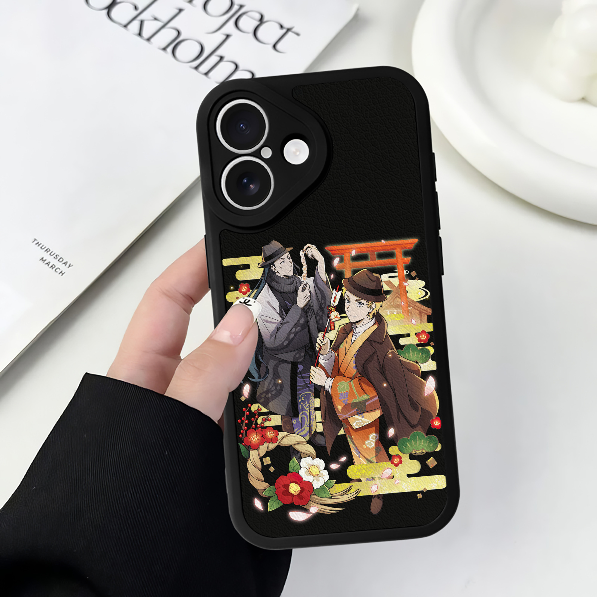 （画像用） 文豪ストレイドッグス Bungo Stray Dogs 【iPhone 16シリーズ対応】シリコンスマホケース（レザー調） 材質：シリコン